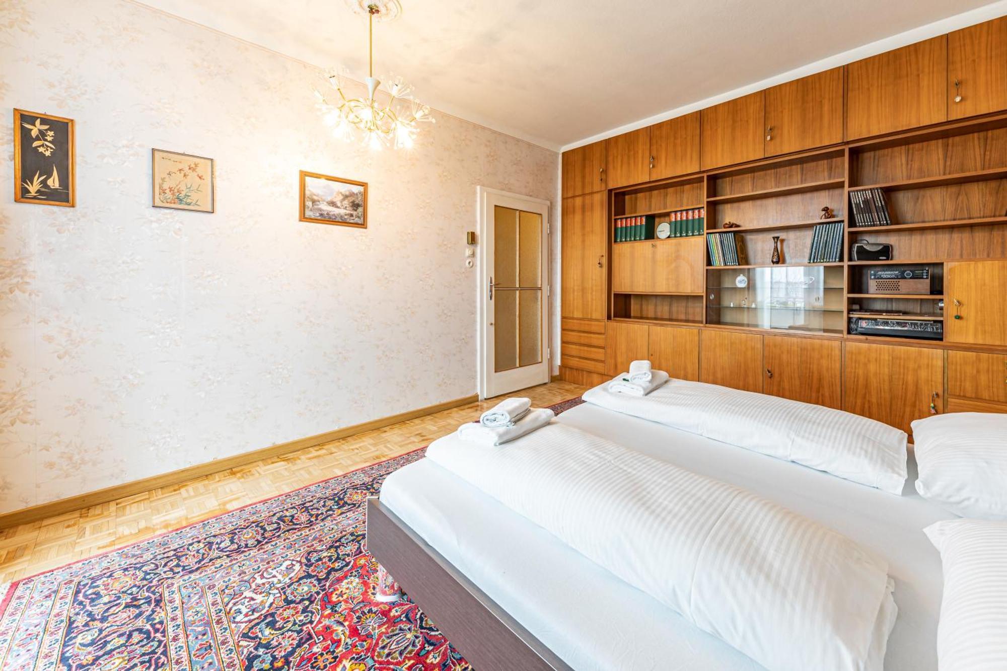 Vintage, View & Balcony By Jr Apartment *